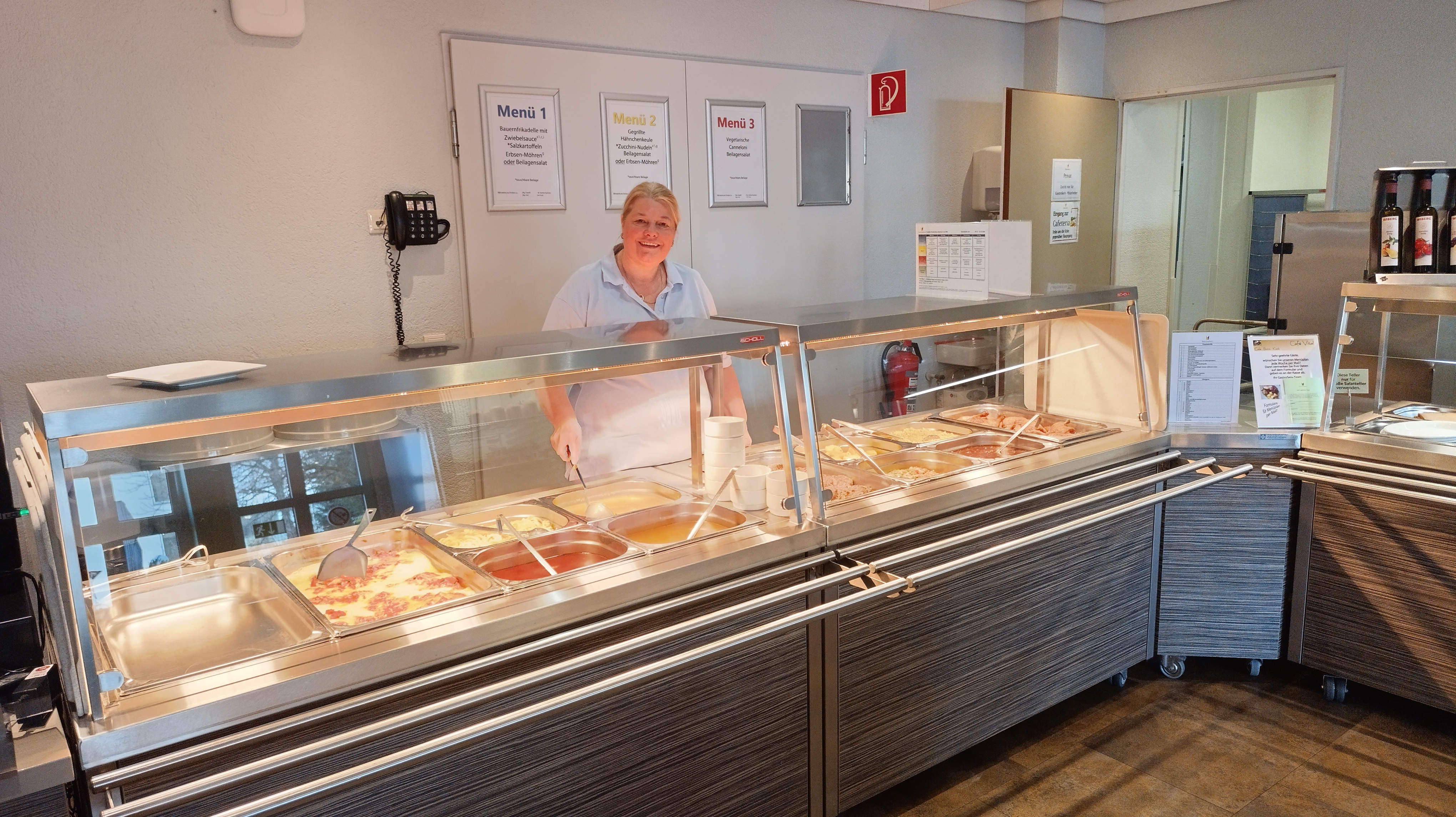 Essensausgabe der GastroServ Catering GmbH im DRK Krankenhaus Saarlouis